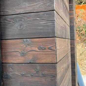 Rivestimento in legno orizzontale Shou Sugi Ban per facciate: taglio a 45°